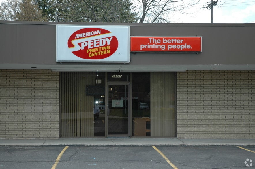 More Photos Of 16325-16349 Middlebelt Rd, Livonia Freestanding For Lease