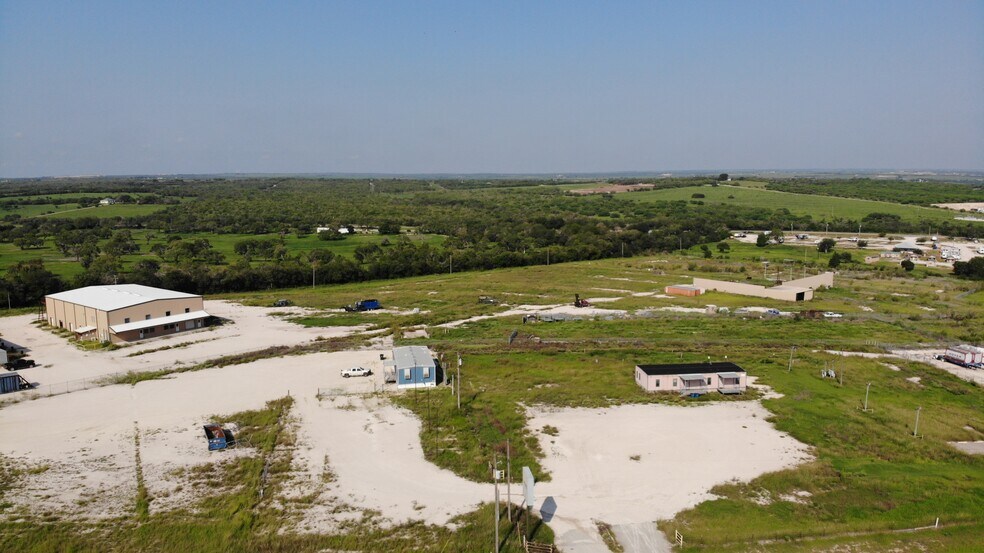 More Photos Of 8730 S Highway 181, Kenedy Warehouse For Lease