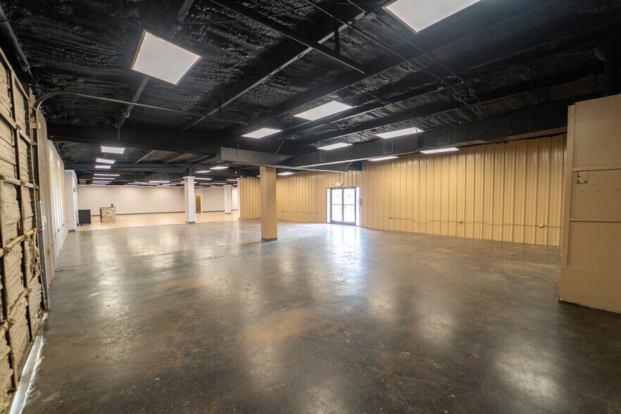 More Photos Of 6602 N Navarro St, Victoria General Retail For Sale