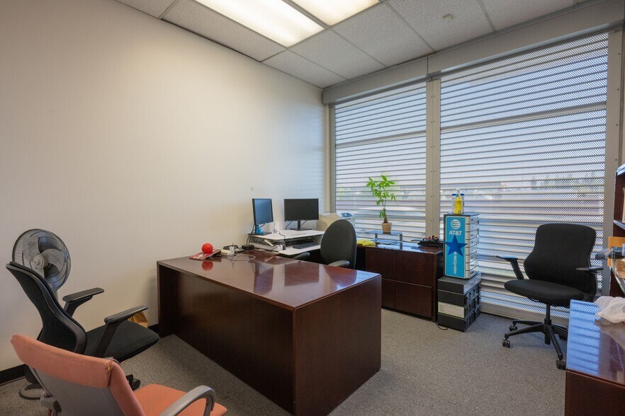 More Photos Of 4180 Truxtun Ave, Bakersfield General Retail For Sale