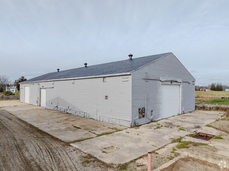 More Photos Of 140 Elizabeth St, Lambton Shores Distribution For Lease