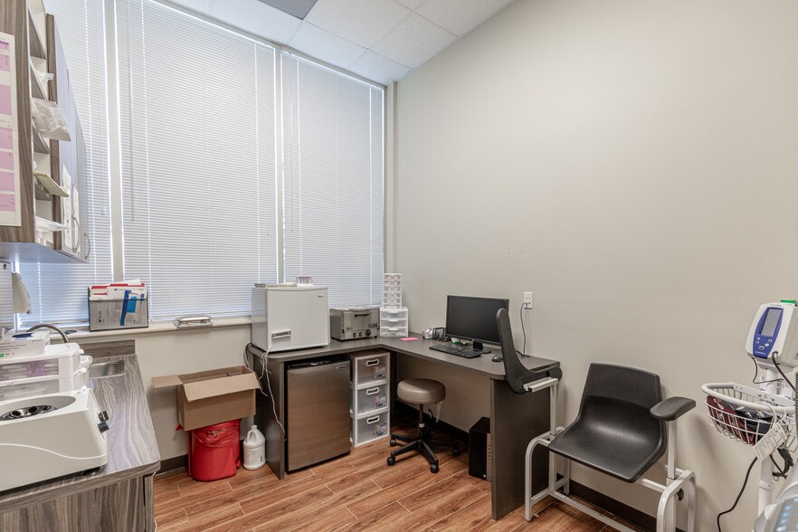 More Photos Of 16422 Stuebner Airline Rd, Spring Medical For Lease