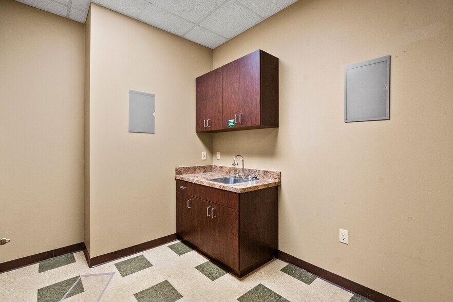 More Photos Of 3115 College Park Dr, Conroe Medical For Lease