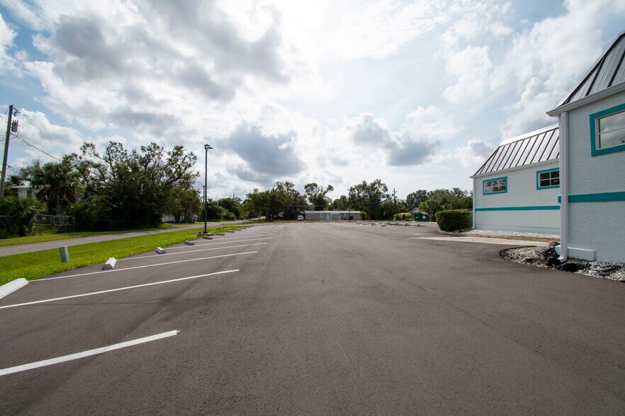 More Photos Of 4535 Tamiami Trl, Port Charlotte Office For Lease