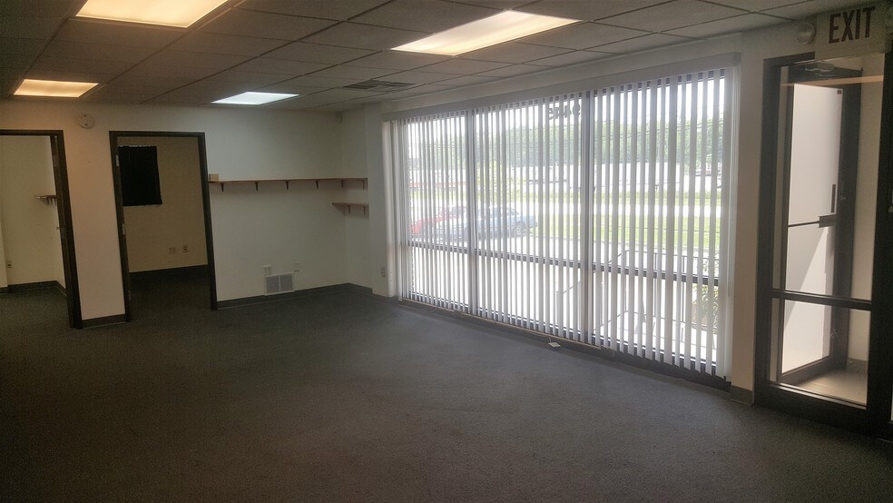 More Photos Of 9445 Inkster Rd, Taylor Truck Terminal For Sale