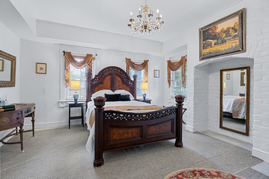 More Photos Of 402 E Gaston St, Savannah Hospitality For Sale