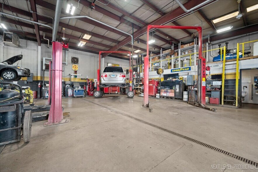 More Photos Of 632 W Colfax St, Palatine Flex For Sale