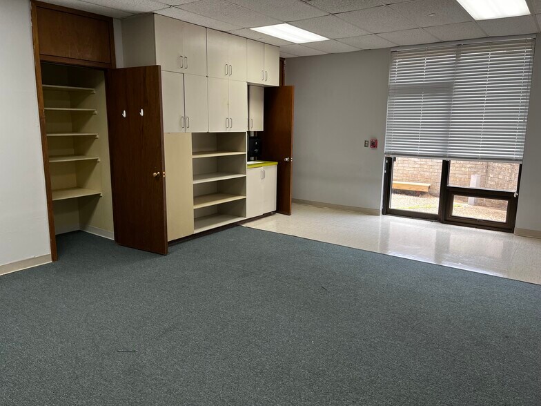 More Photos Of 7600 Woodrow Ave, Austin Schools For Lease