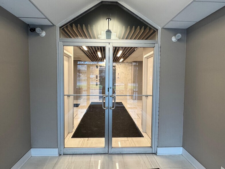 More Photos Of 1 Corwin Ct, Newburgh Medical For Lease