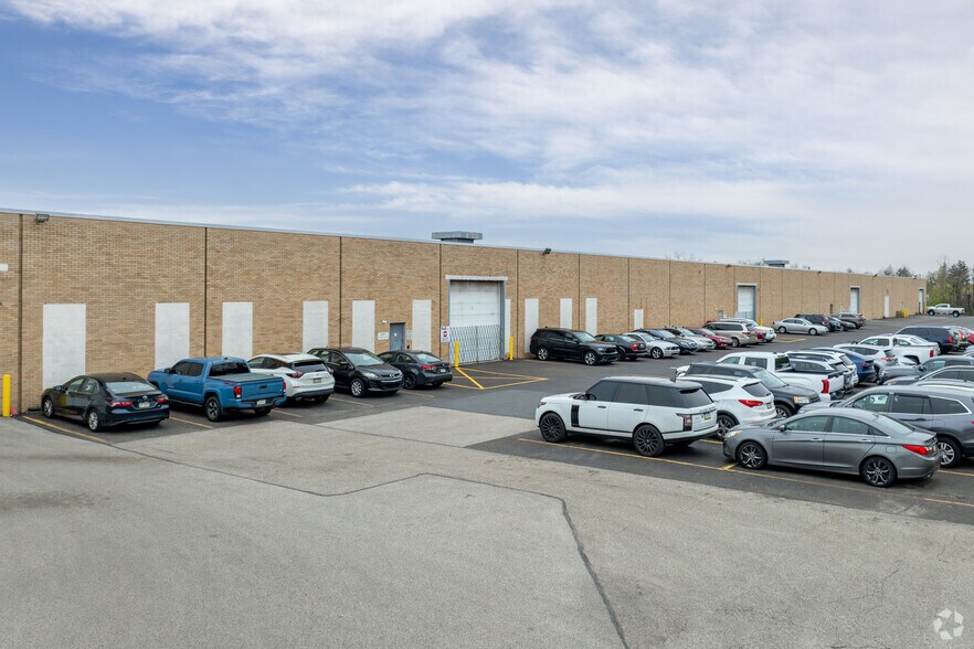More Photos Of 500 Maryland Dr, Fort Washington Warehouse For Lease