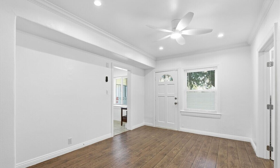 More Photos Of 2709 Santa Monica Blvd, Santa Monica Storefront Retail Residential For Sale