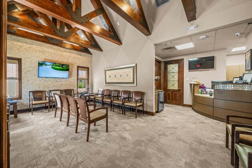 More Photos Of 7515 Quaker Ave, Lubbock Medical For Sale