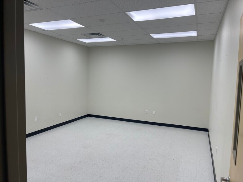 More Photos Of 1070 S Bishop Ave, Rolla Storefront For Lease