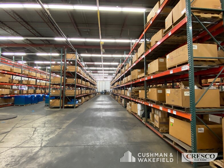 More Photos Of 6474 Lorain Blvd, Elyria Warehouse For Lease