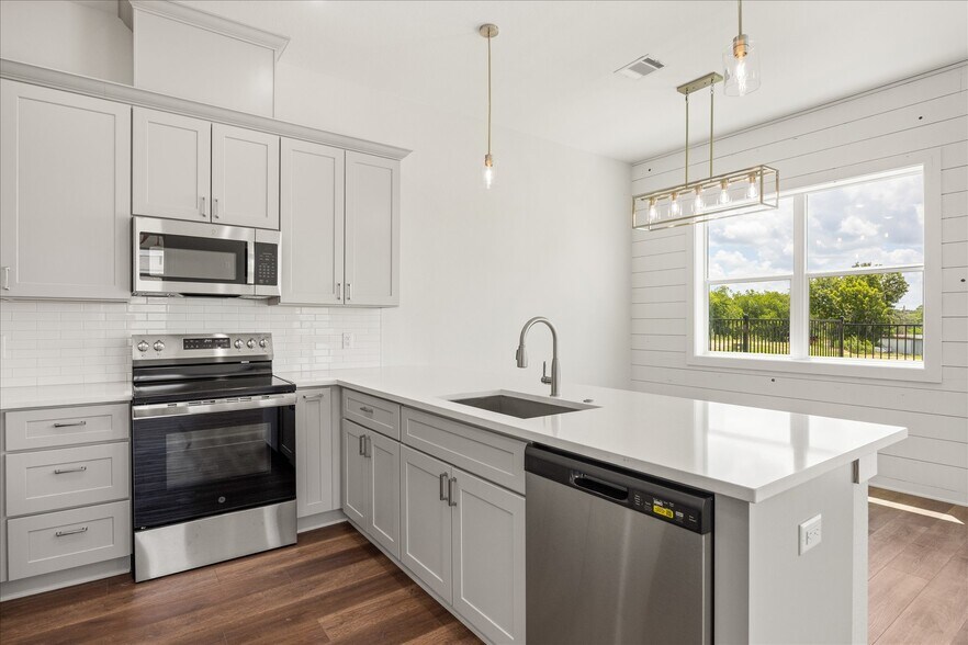 More Photos Of 710 N Sycamore St, Hico Apartments For Sale