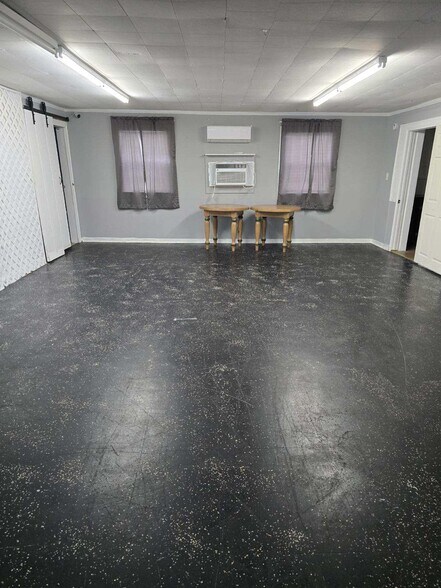 More Photos Of 305.5 N Logan St, Gaffney Storefront Retail Residential For Sale
