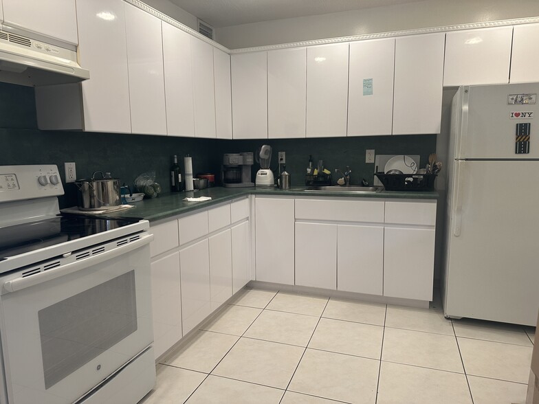 More Photos Of 724 NE 4th St, Hallandale Beach Apartments For Sale