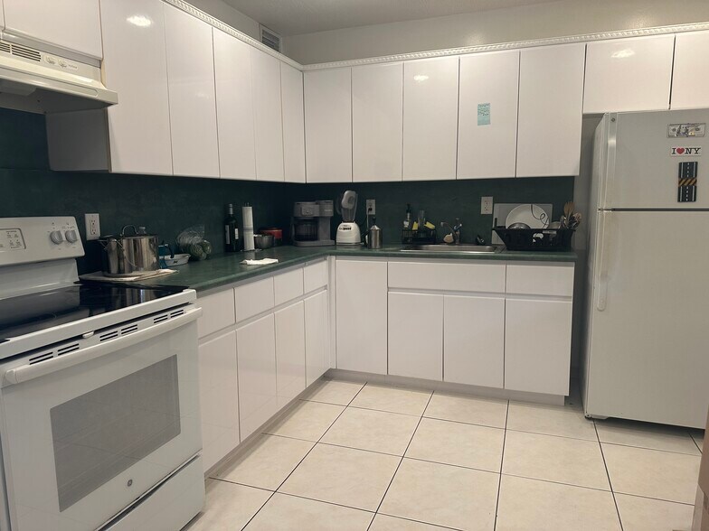 More Photos Of 724 NE 4th St, Hallandale Beach Apartments For Sale