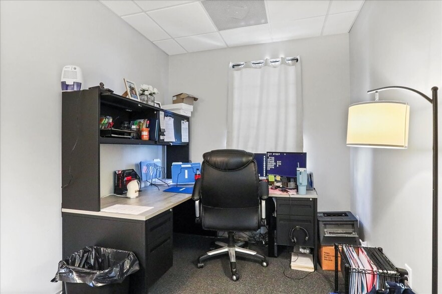 More Photos Of 127 Crimson Cir, Martinsburg Medical For Lease