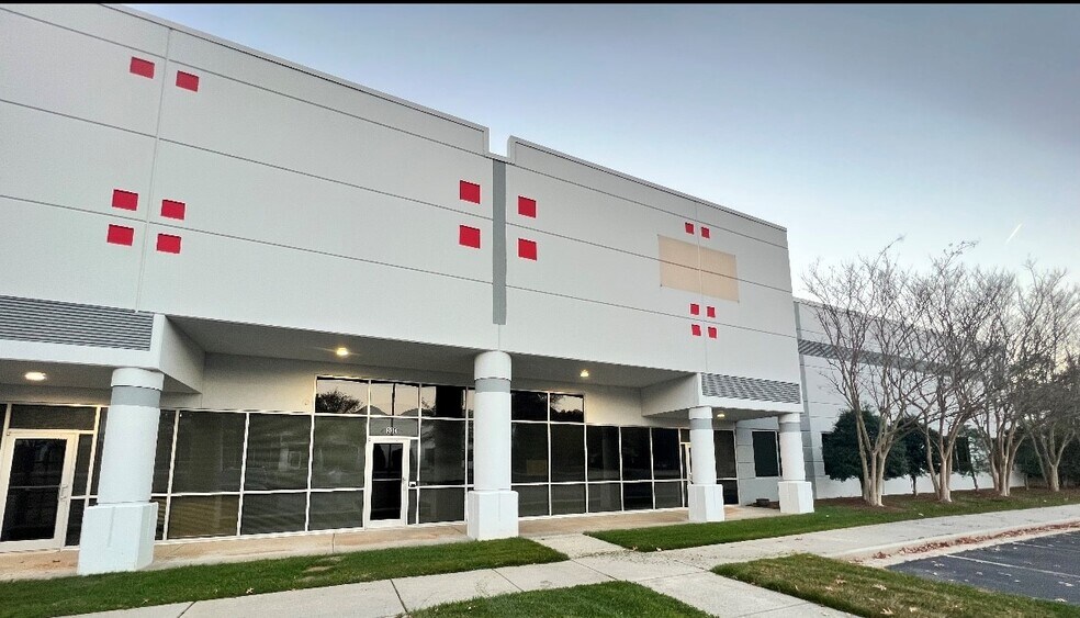 More Photos Of 76 Southwoods Pky, Hapeville Warehouse For Lease