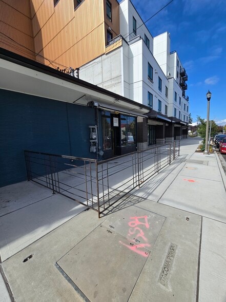 More Photos Of 1022 S J St, Tacoma General Retail For Sale