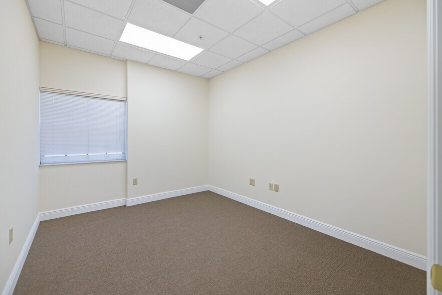 More Photos Of 7100 S Beneva Rd, Sarasota Office For Lease