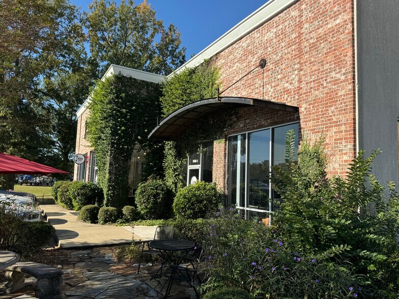 More Photos Of 1091 Old Fannin Rd, Brandon Office For Lease