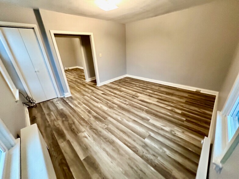 More Photos Of 862 Iron Ridge Rd, Spring Grove Apartments For Sale