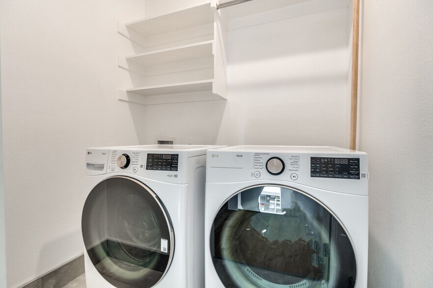 More Photos Of 3940 Spring Valley rd, Addison Multifamily For Sale