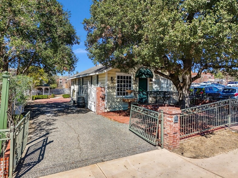 More Photos Of 41955 Main St, Temecula Freestanding For Sale