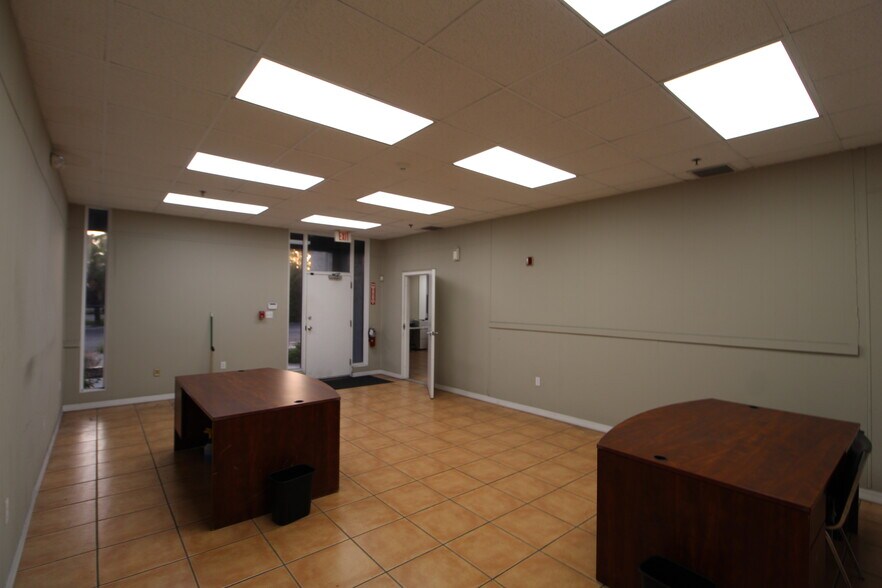 More Photos Of 4700 Middle Ave, Sarasota Warehouse For Sale