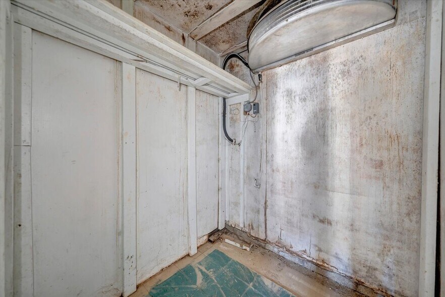 More Photos Of 630 Lowe St, Buchanan Restaurant For Sale