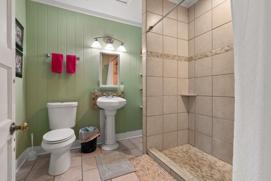 More Photos Of 207 W 2nd Ave, Easley Hospitality For Sale