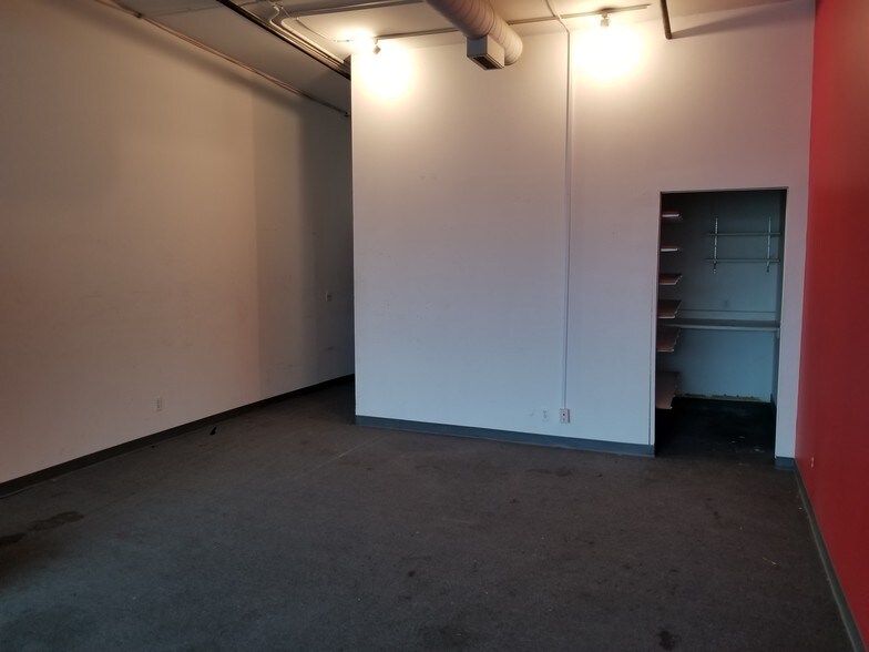 More Photos Of 7 N Saginaw St, Pontiac Office For Lease