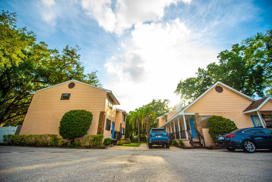 Primary Photo Of 12216 N 59th St, Tampa Apartments For Sale