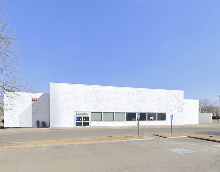 More Photos Of 2800 S Mooney Blvd, Visalia Freestanding For Lease