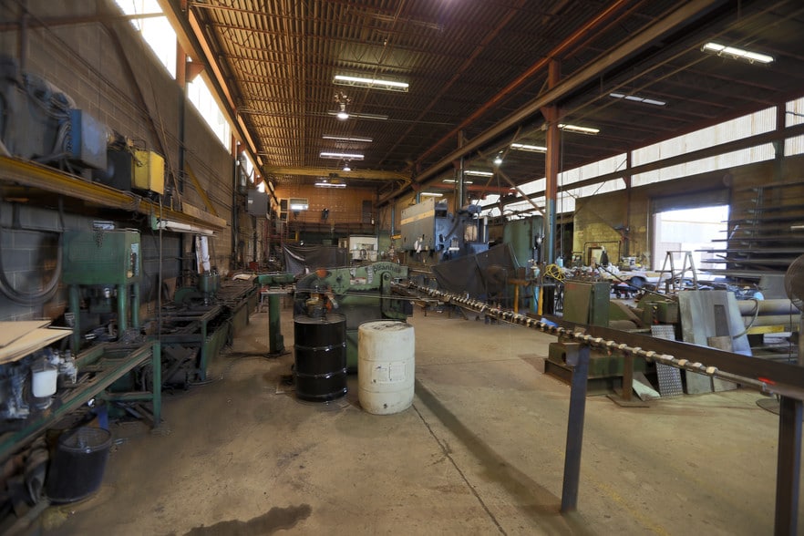 More Photos Of 633 Fellows Ave, Hanover Township Warehouse For Sale