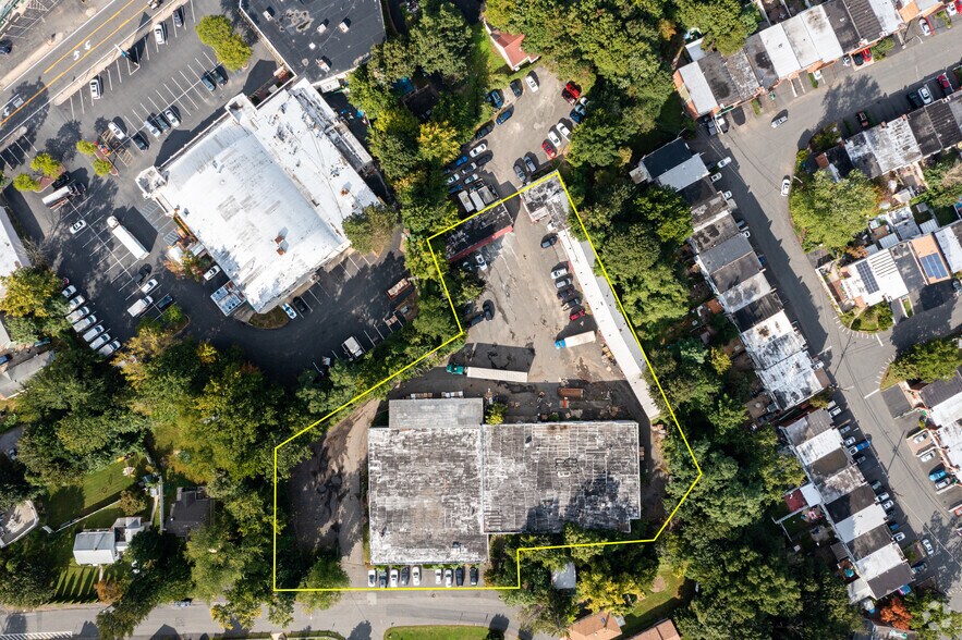 More Photos Of 6-12 Hoover Ave, Haverstraw Warehouse For Lease