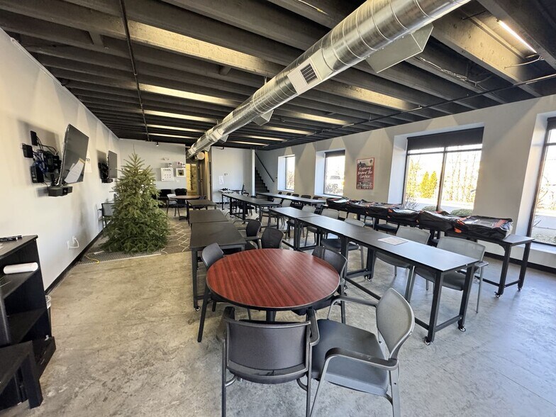 More Photos Of 13050 Eastgate Park Way, Louisville Light Distribution For Lease