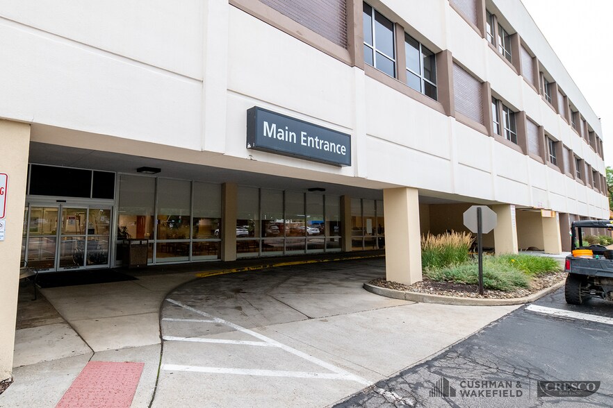 More Photos Of 27100 Chardon Rd, Cleveland Hospital For Sale
