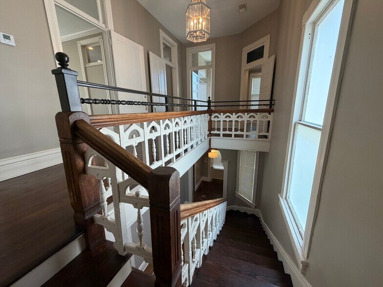 More Photos Of 28 S Idlewild St, Memphis Freestanding For Sale