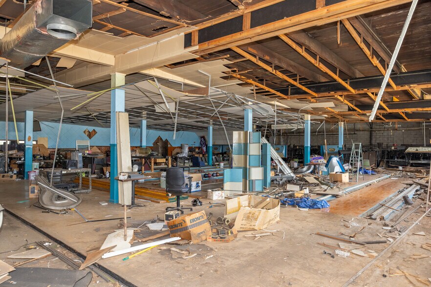 More Photos Of 1820 E 30th St, Cleveland Sports And Entertainment For Sale