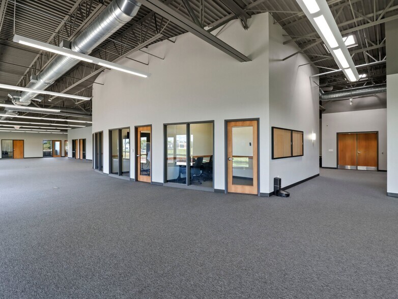 More Photos Of 1071 Uniek Dr, Waunakee Flex For Sale