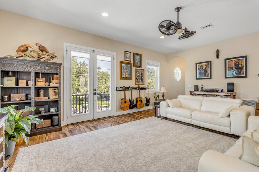 More Photos Of 136 Julia St, New Smyrna Beach Flex For Sale