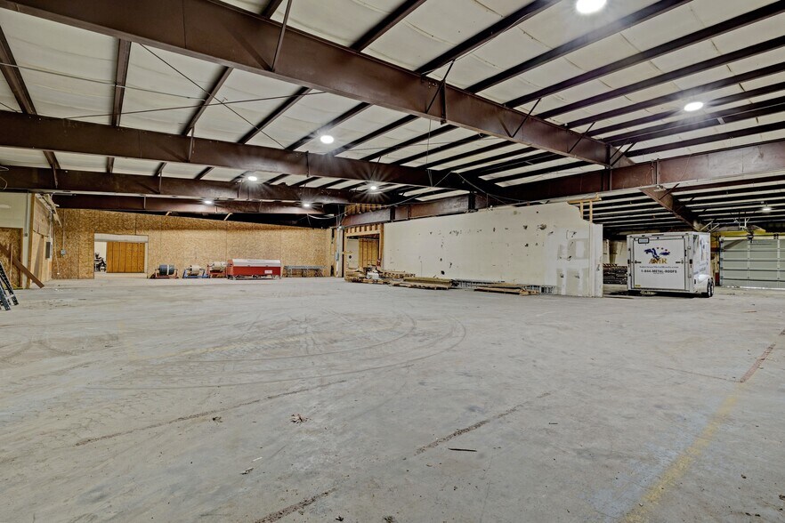 More Photos Of 1875 Lansing Rd, Charlotte Warehouse For Sale