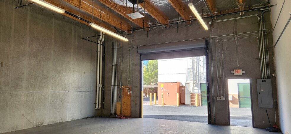 More Photos Of 4135 N Rancho Dr, Las Vegas Light Distribution For Lease