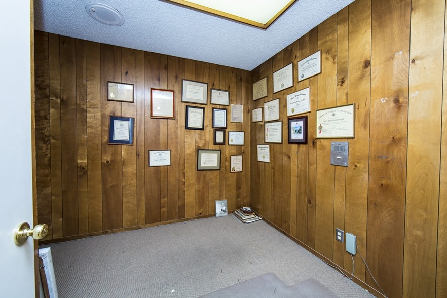 More Photos Of 852 S Robertson Blvd, Los Angeles Medical For Lease