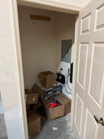 More Photos Of 801-893 Kings Hwy, Fort Pierce Light Manufacturing For Sale