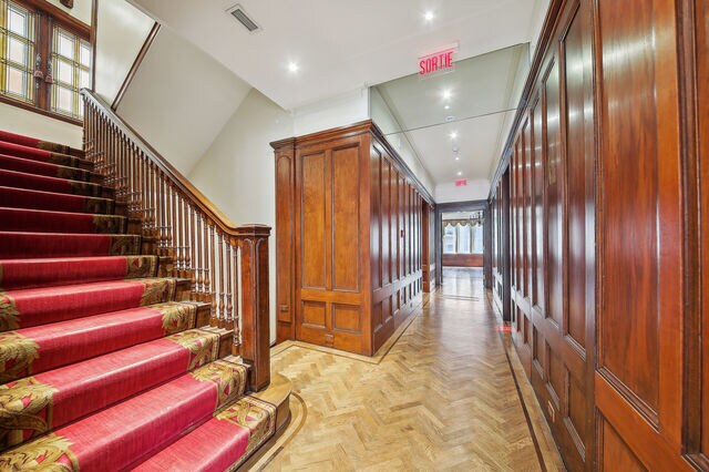 More Photos Of 3448 Rue Stanley, Montréal Office For Sale