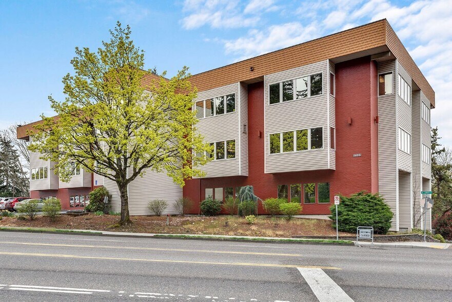 More Photos Of 8383 NE Sandy Blvd, Portland Office For Sale